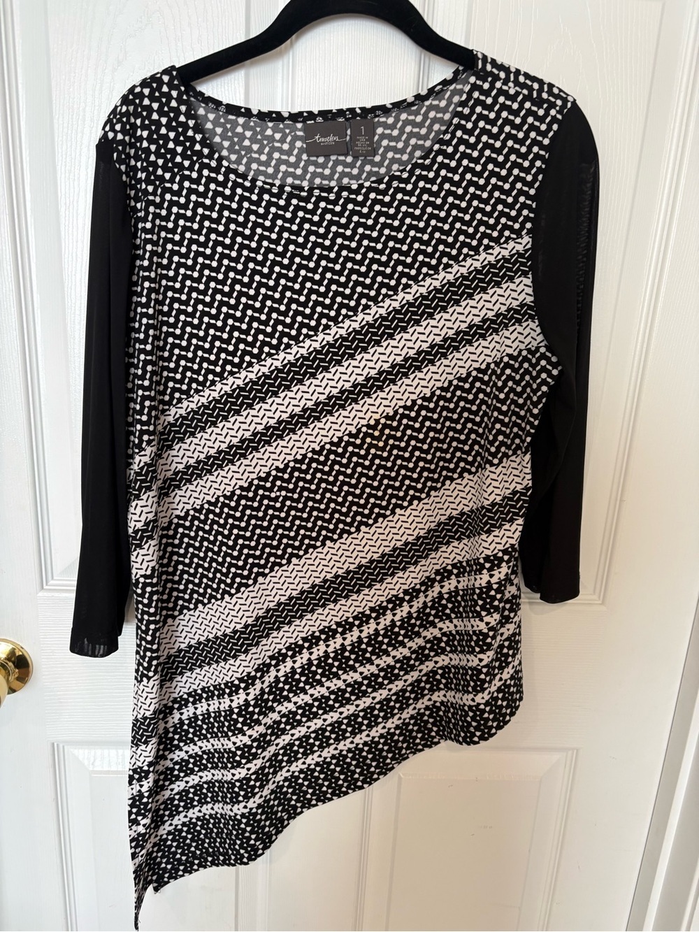 Black & White Asymmetrical Knit Dress with Scoop Neck - Picture 4 of 5